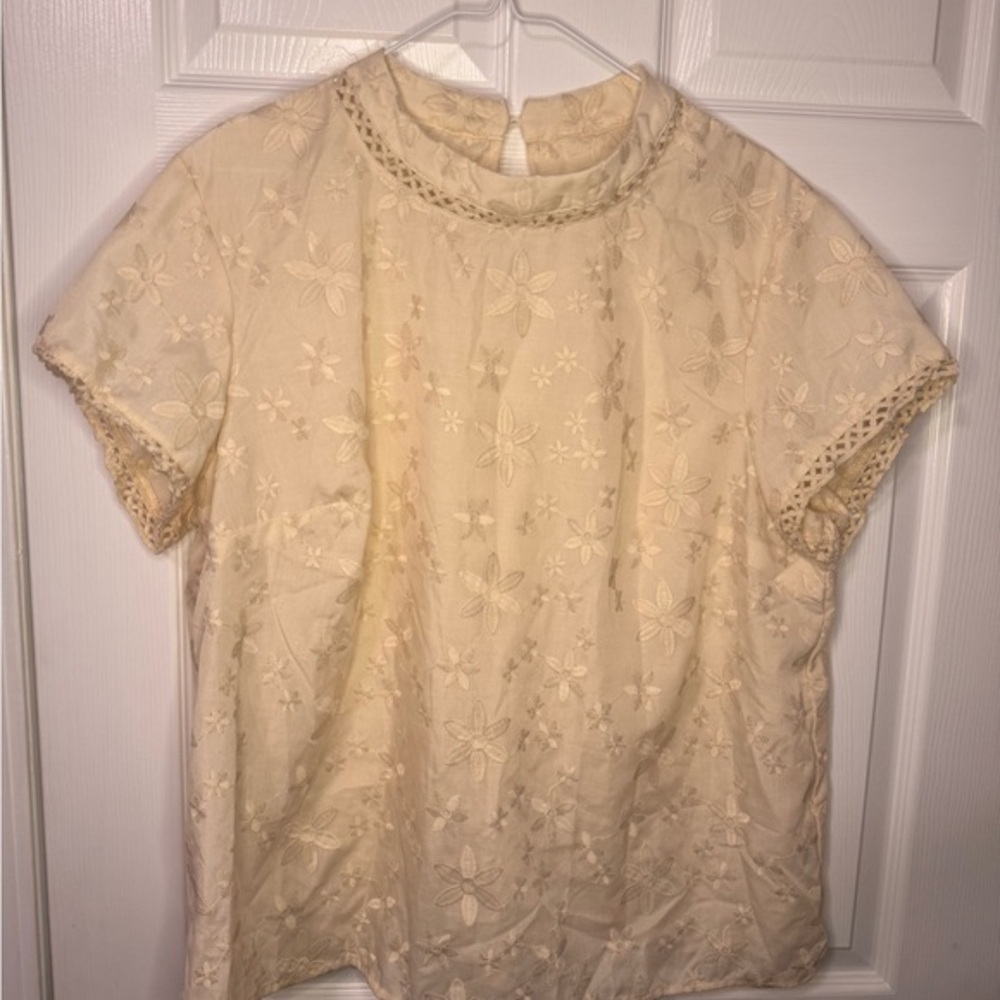 Cream Top‎ - Picture 2 of 3